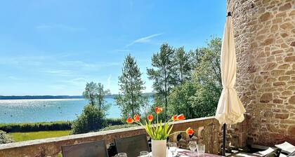 Appartement raffiné,grand balcon face à la mer dans demeure de charme historique