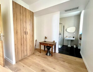 Bathroom - Vrbo Property (Carantec)