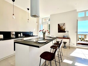 Private kitchen - Refined apartment with large balcony facing the sea in a charming residence (Carantec)
