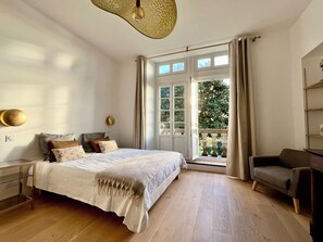Room - Vrbo Property (Carantec)