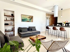 Living area - Refined apartment with large balcony facing the sea in a charming residence (Carantec)