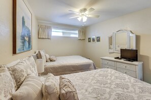Internet, bed sheets - Steps to Sand: Beachfront SPI Condo w/ Balcony (South Padre Island)