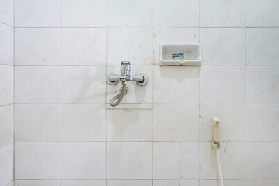 Luxury Twin Stay with Free WiFi and Parking