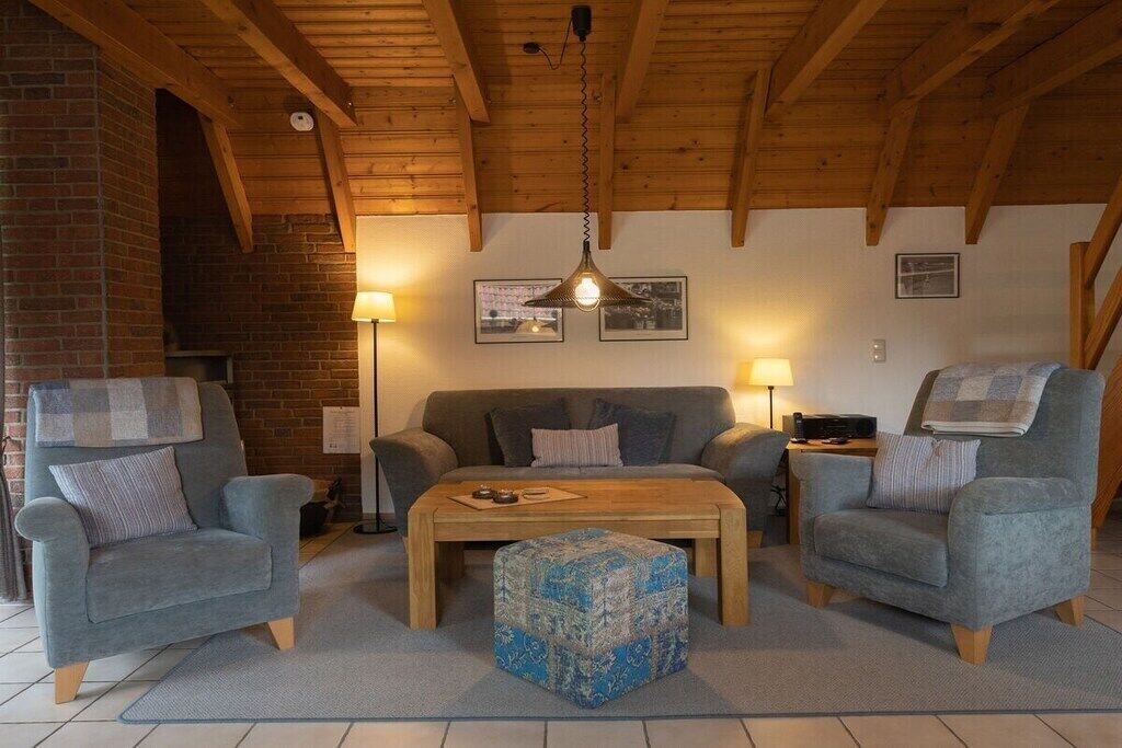 Smart TV, fireplace, books, stereo