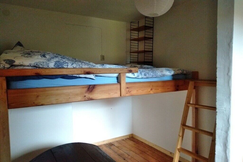4 bedrooms, iron/ironing board, travel crib, free WiFi