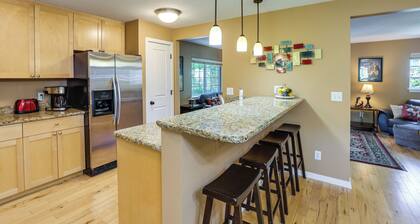 2 Mi to Dtwn Boise! Condo w/ Pool & Hot Tub Access