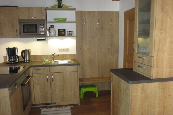 Refrigerador, horno, parrilla de estufa y lavavajillas 