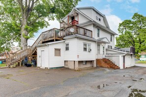 Exterior - Train to Philly! Pet-Friendly Unit in Barrington (Barrington)
