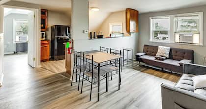 Train to Philly! Pet-Friendly Unit in Barrington