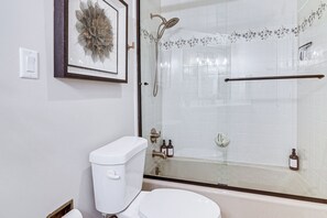 Bathroom - Sweeping Mtn Views & Hot Tub: Fountain Hills Oasis (Fountain Hills)
