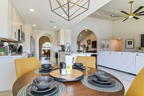 Dining - Sweeping Mtn Views & Hot Tub: Fountain Hills Oasis (Fountain Hills)