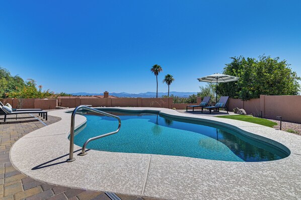 Pool - Sweeping Mtn Views & Hot Tub: Fountain Hills Oasis (Fountain Hills)