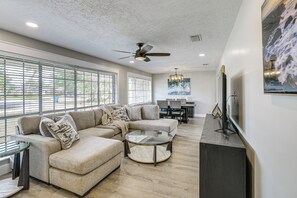 TV - Secluded Lynn Haven Home, Huge Yard, Near Beaches (Lynn Haven)