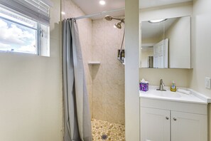 Bathroom - Waterfront Gem 5 Mi to Siesta Key! Bring Your Pet (Sarasota)