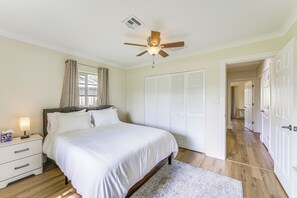 Room - Waterfront Gem 5 Mi to Siesta Key! Bring Your Pet (Sarasota)
