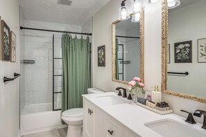 Bathroom - Waterfront Gem w/ Boat Dock, Pool in Apollo Beach (Apollo Beach)