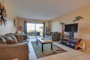 Living area - Walkable Cocoa Beach Condo w/ Ocean Views (Cocoa Beach)