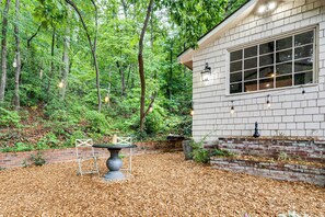 Outdoor dining - Pet-Friendly Charmer w/ Patios & Garden in Tryon! (Tryon)