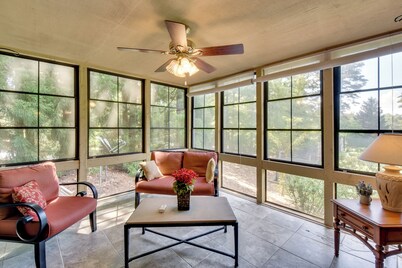 Sunroom & Deck! Golf Retreat in Keowee Key