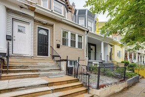 Exterior detail - Groups & Pets Welcome! Spacious Philly Rowhouse (Philadelphia)