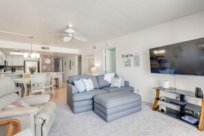 Living area - Gulf-Front Gem w/ Pool Access on Fort Myers Beach! (Fort Myers Beach)