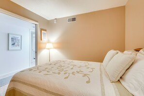 Room - Gulf-Front Gem w/ Pool Access on Fort Myers Beach! (Fort Myers Beach)