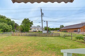 Property grounds - Fenced Yard! Quiet Home, 3 Mi to Fort Sill (Lawton)