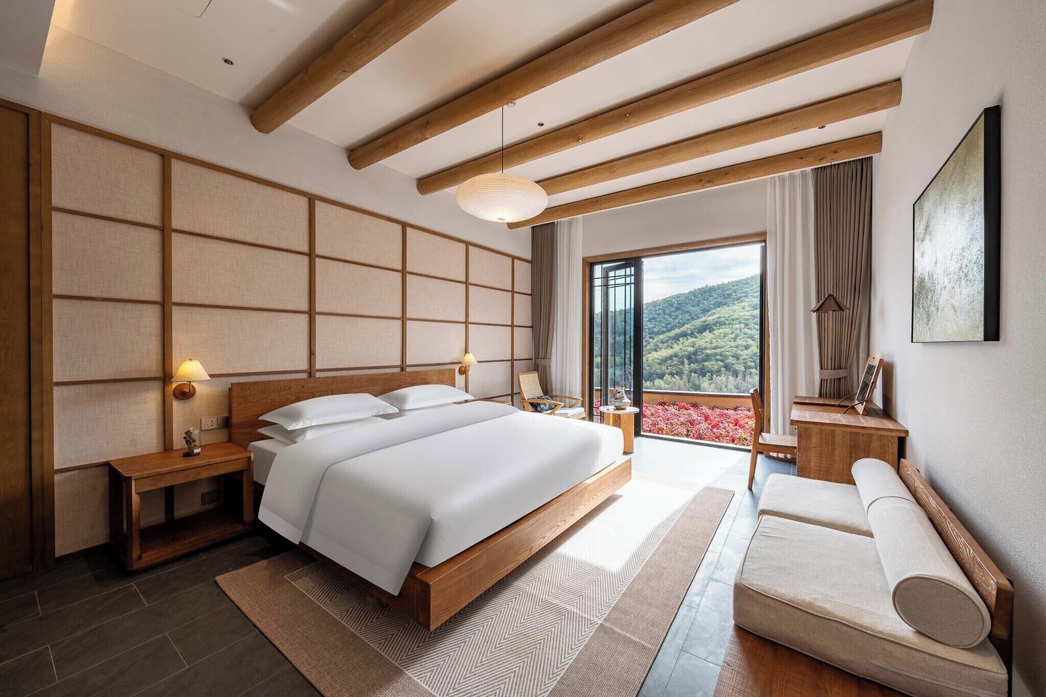 Premium bedding, down duvets, minibar, blackout curtains