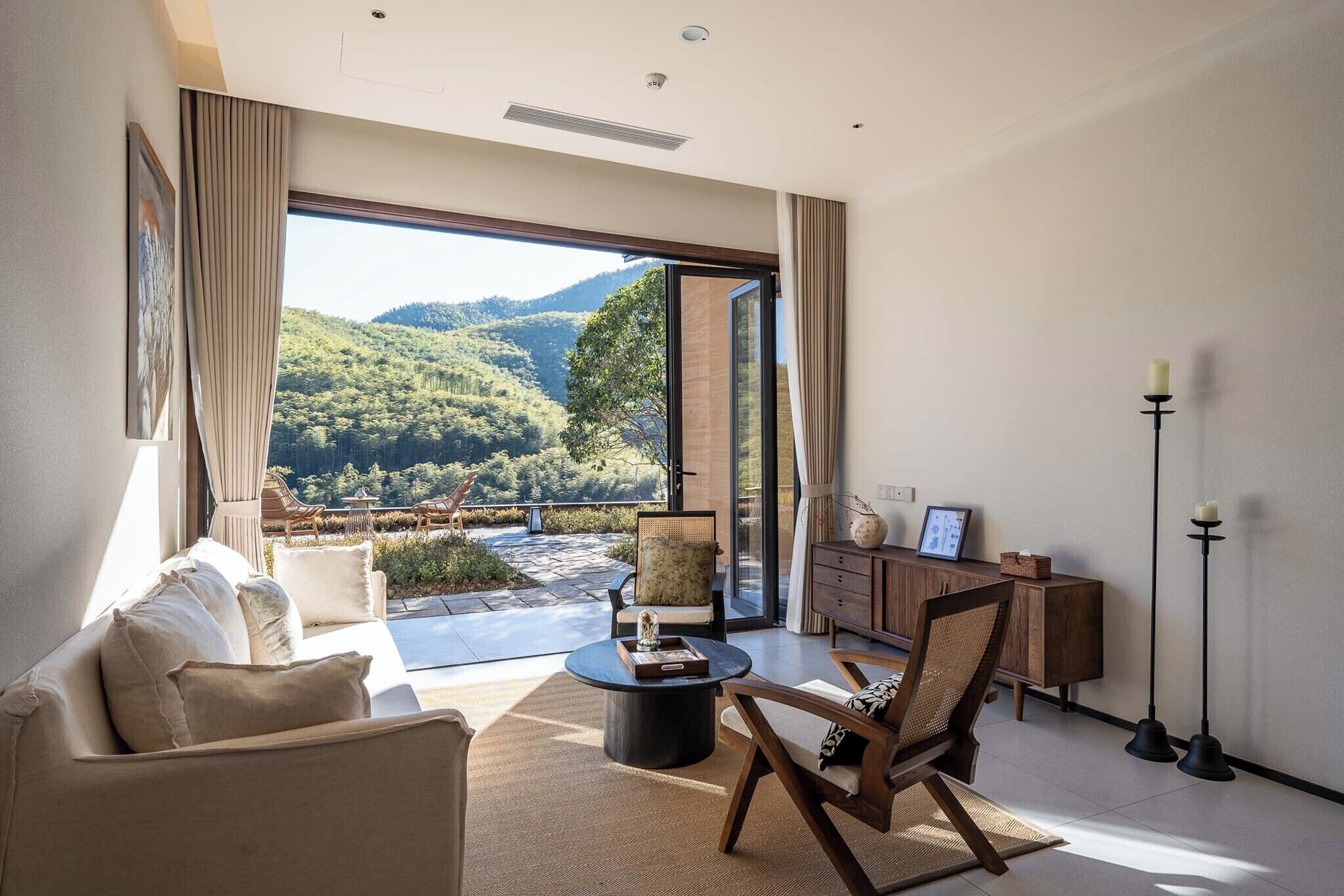 Signature House, Hill View | Living room