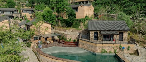Poolside bar