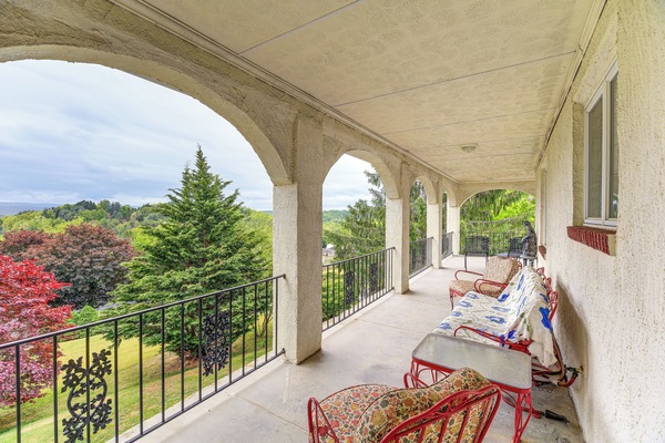 Princeton Vacation Rental | 6BR | 3BA | 5,500 Sq Ft