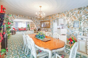 Dining - Massive Princeton Estate: Great for Large Groups! (Princeton)