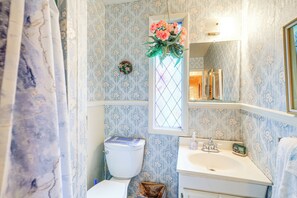 Bathroom - Massive Princeton Estate: Great for Large Groups! (Princeton)