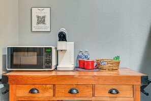 Interior - Dock Access! Cozy 'Darlin' Suite' on Lake Granbury (Granbury)