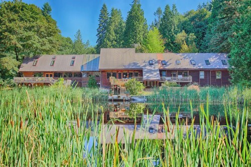Gig Harbor Log Estate w/ Classic Cars & Game Room!