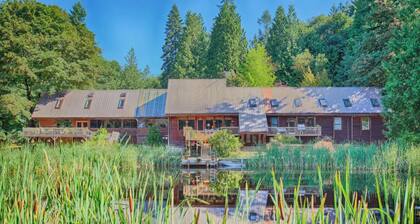 Gig Harbor Log Estate w/ Classic Cars & Game Room!