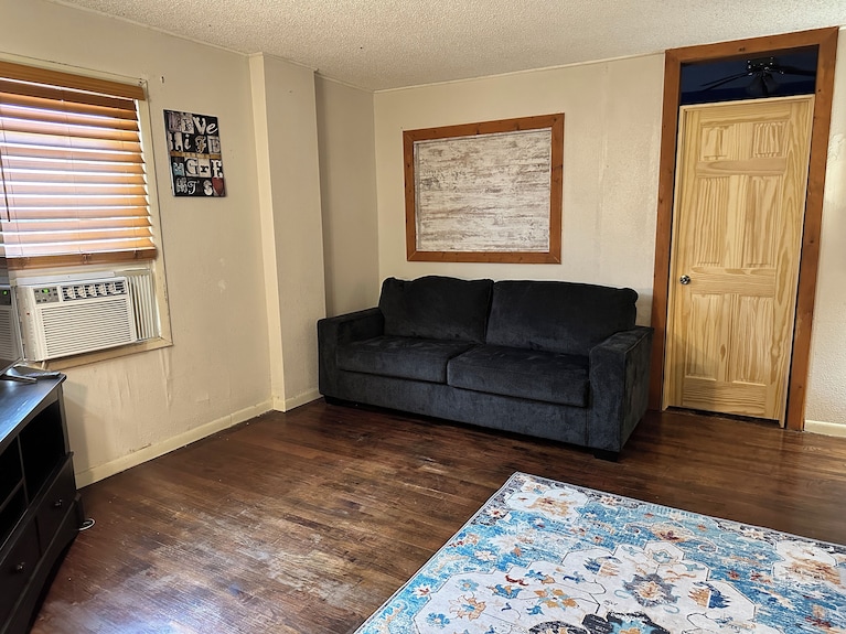 Clean, Easily Accessible 2bdrm Apartment With Ac. 2 Mins To Base - 15mins To Kc - Leavenworth, KS