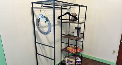 Clean, easily accessible 2bdrm apartment with AC. 2 mins to base - 15mins to KC