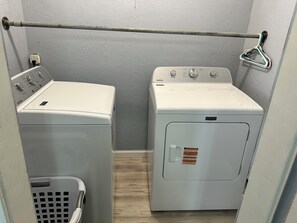 Interior - Clean, easily accessible 2bdrm apartment with AC. 2 mins to base - 15mins to KC (Leavenworth)