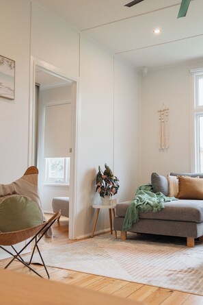 Living area - Casa di Sellicks, Beach House with Fire Pit (Sellicks Beach)