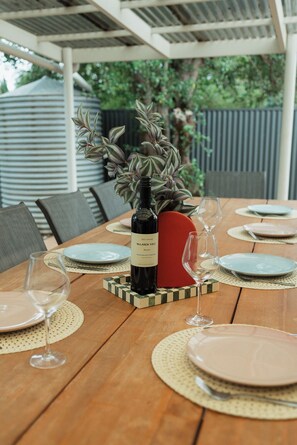 Outdoor dining - Casa di Sellicks, Beach House with Fire Pit (Sellicks Beach)