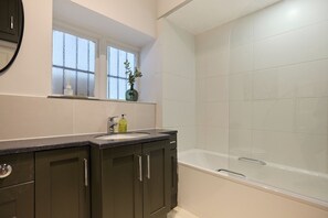 Apartment, Terrasse | Badezimmer