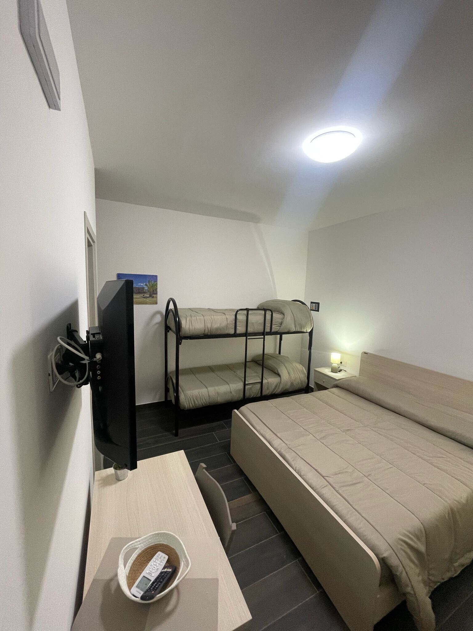 WiFi, bed sheets