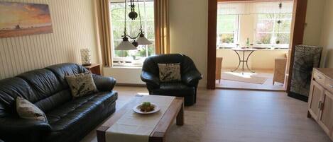 Smart TV, DVD player, livros, aparelho de som
