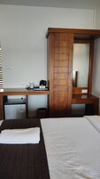 Premium Room, 1 Queen Bed | Free WiFi, bed sheets