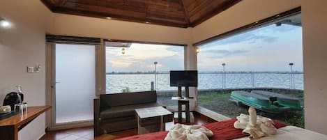 Deluxe Room | Free WiFi, bed sheets