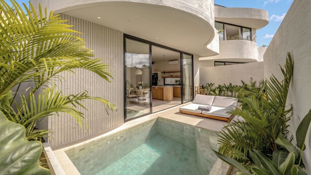 A modern house with a swimming pool, a kitchen, and a dining area. - IVY Villa 2 (Pererenan)