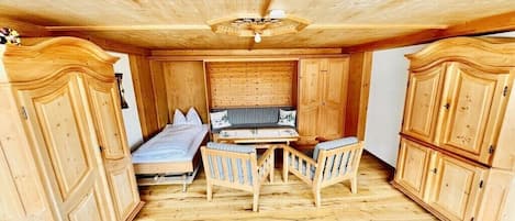 1 Schlafzimmer, Reisekinderbett, kostenloses WLAN, Bettwäsche