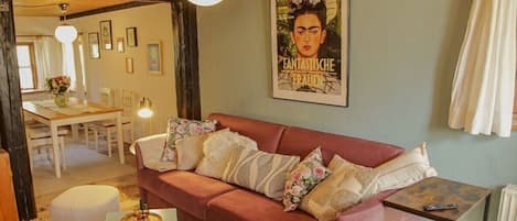 Smart TV, DVD player, books, stereo
