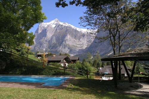 Hütte in Grindelwald mit Schwimmbecken